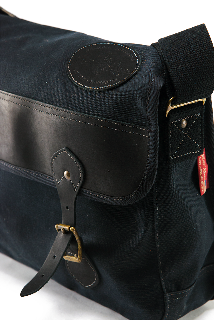 Frost River Premium Messenger Brief Black